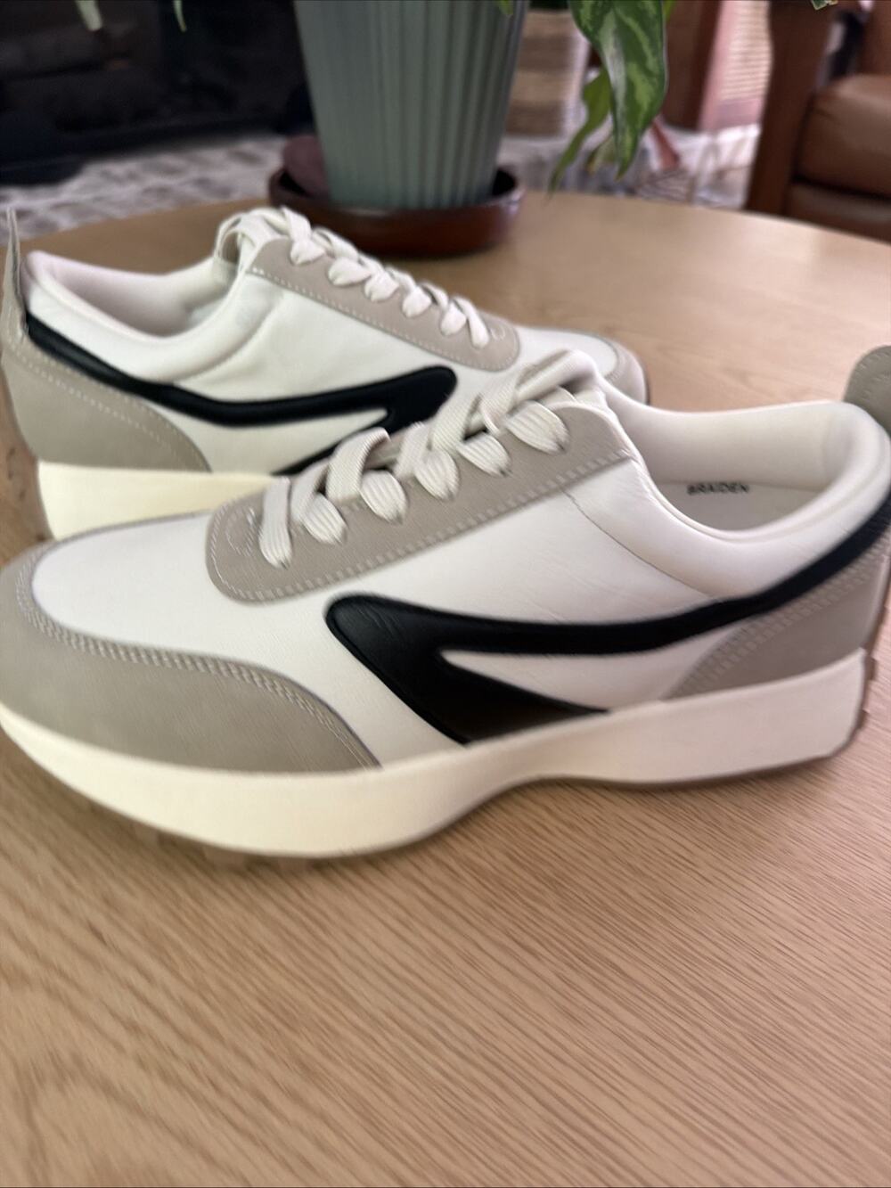 DV Dolce Vita Braiden Womens 9 White Grey Leather Sneaker